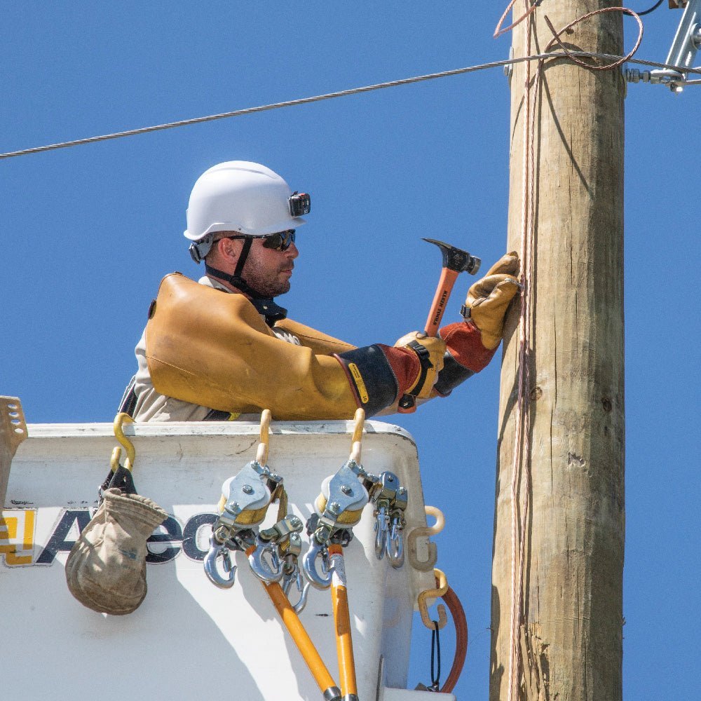 Klein 26oz Linemen Hammer Milled Face Claw Hammer - 832 - 26 - J.L. Matthews Co., Inc.