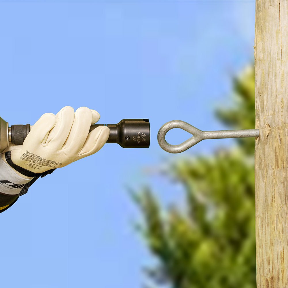 Two coaxial spring-loaded sockets in one tool