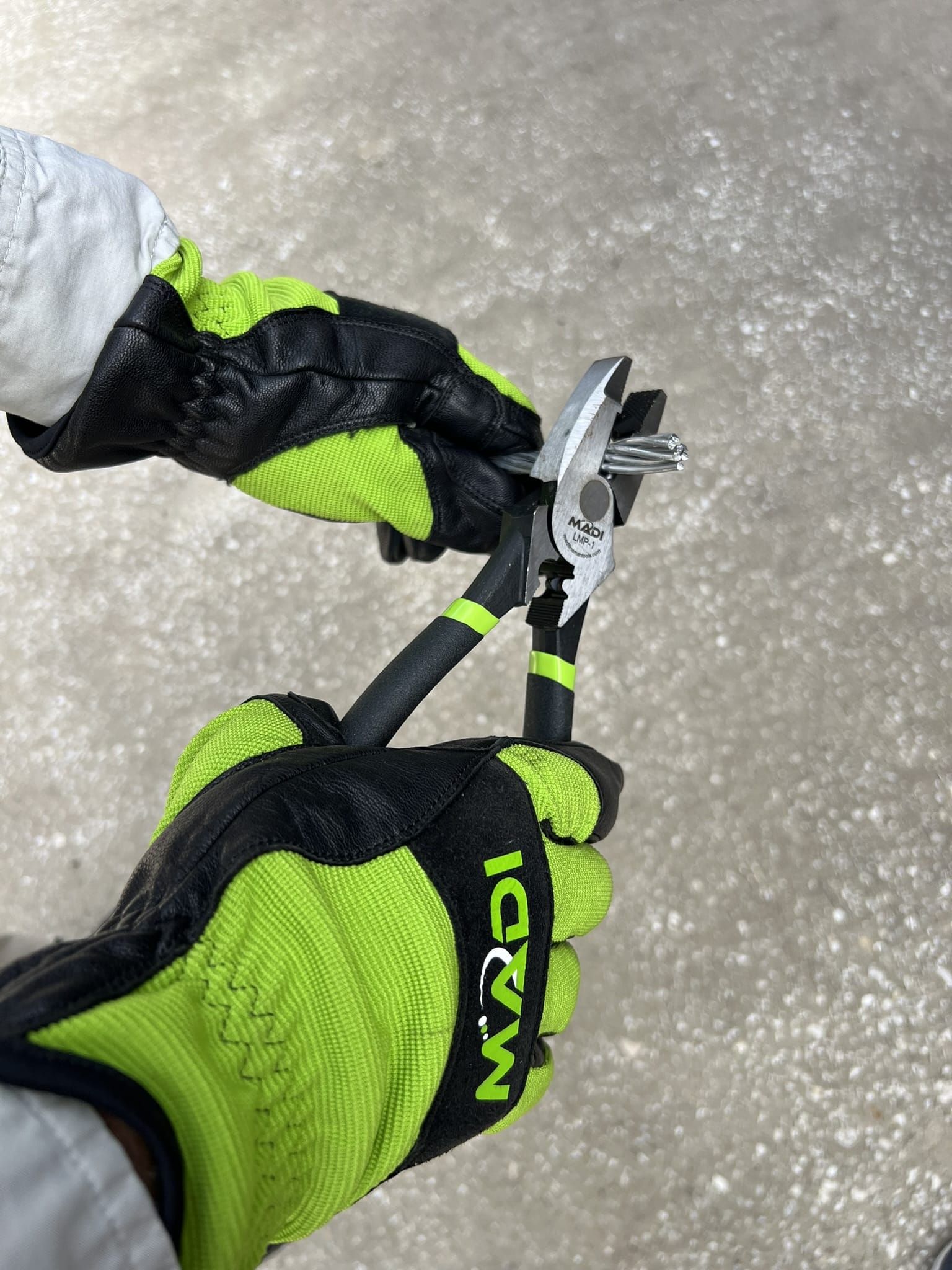 MADI 9″ High Leverage Lineman Pliers w/Crimper