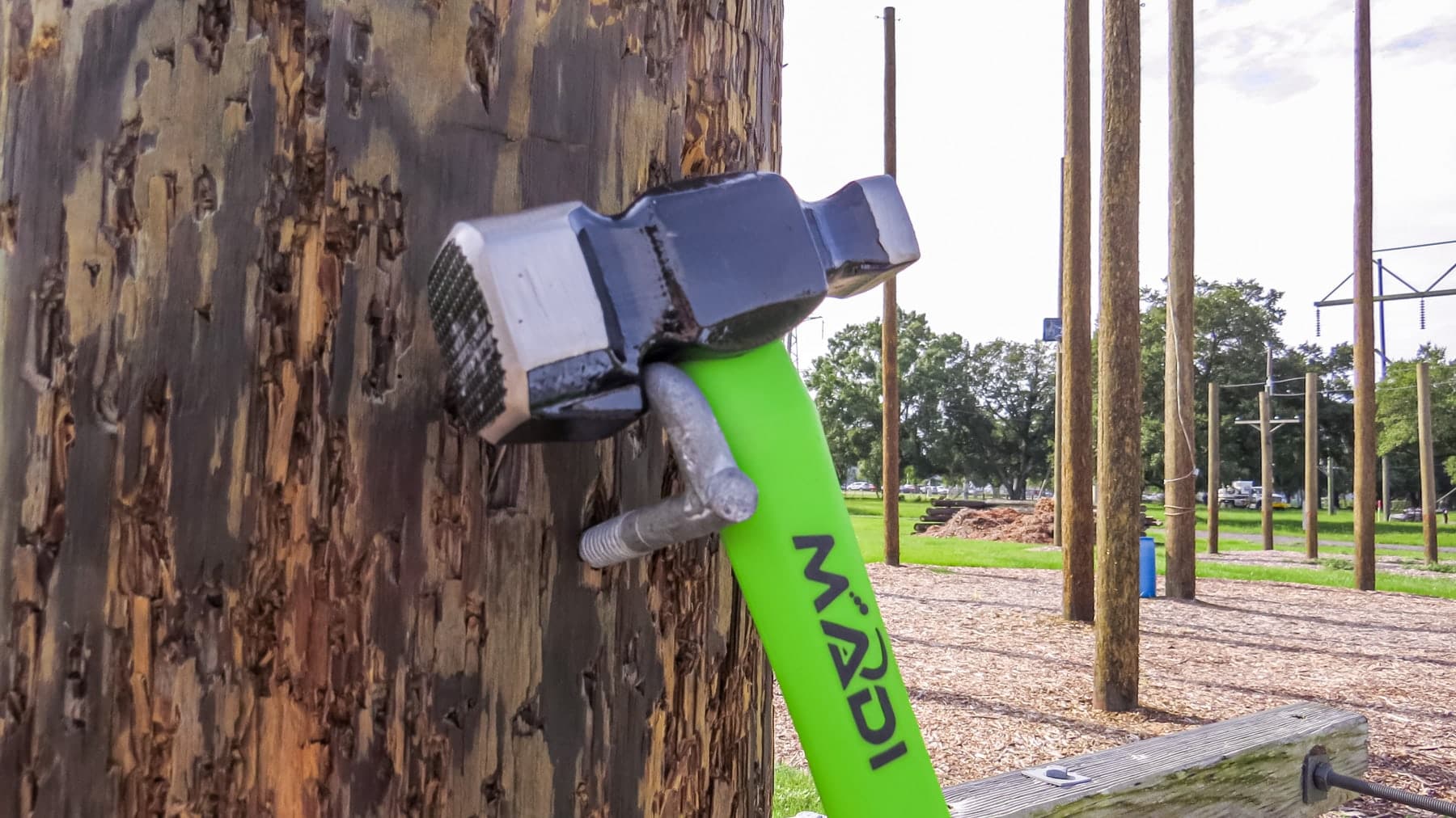 MADI Lineman Smooth Hammer W/Integrated Staple Puller