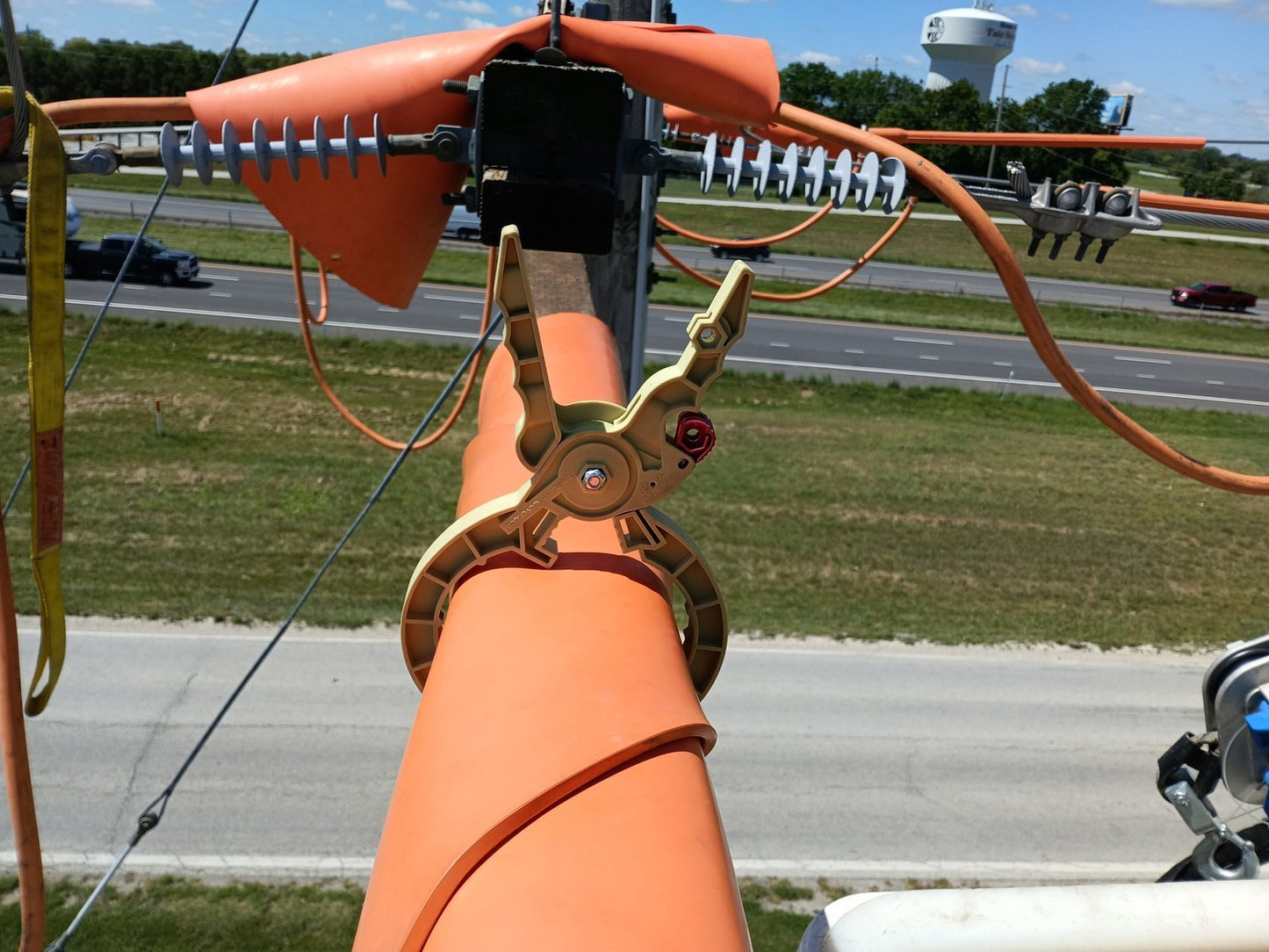 The Bucket Cover Locking Blanket Clamp - LBC - Locking Blanket Clamp, Shotgun - LBCS - J.L. Matthews Co., Inc.
