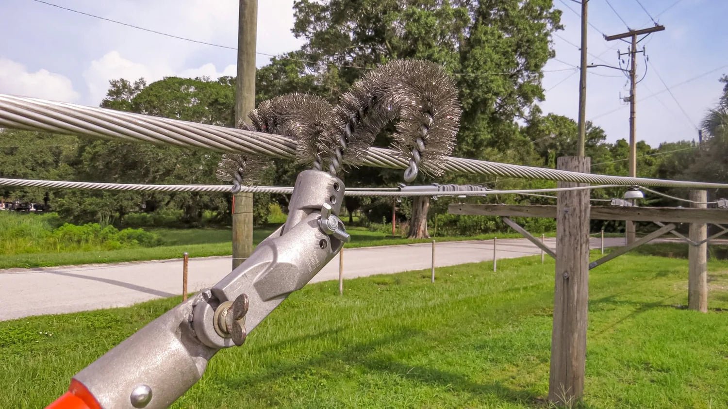 Madi Conductor Wire Brush